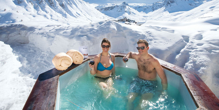    Ski Chalet Deals With A Hot Tub 01 